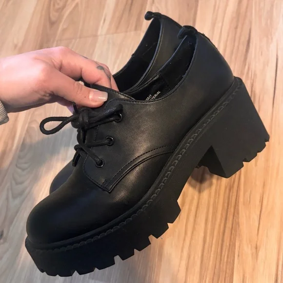 Madden Girl Black Platform Shoes - Picture 3 of 8